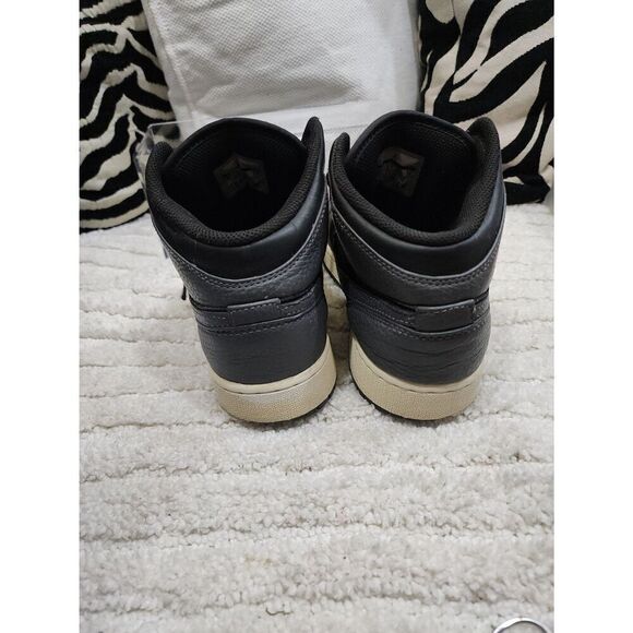 Jordan 1 Mid Black Dark Grey 6Y - Picture 5 of 7